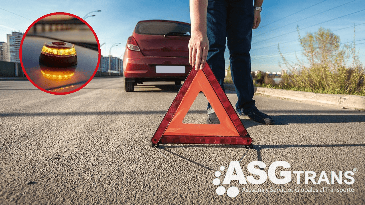 La DGT aclara que no multará por colocar los triángulos, pero la baliza V-16 es obligatoria