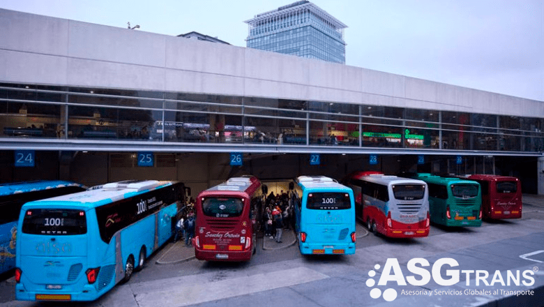 El Gobierno renueva la imagen de los autobuses estatales para modernizar el transporte público