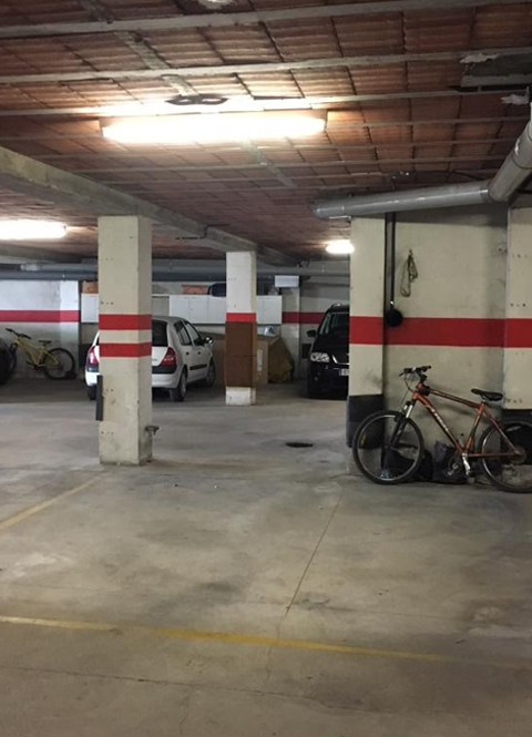 Plaça d'aparcament per llogar - 