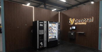 LOTE 2 MAQUINAS VENDING AZKOYEN MISTRAL PLUS MÁS BIANCHI 972 DE CAFE EN GRANO CON PAGO TARJETA Y MOVIL Y MONEDERO DE CAMBIO