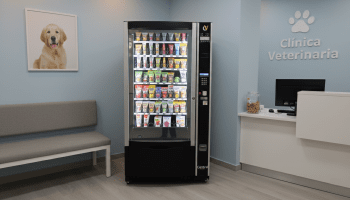 MAQUINA VENDING DE SNACKS Y BEBIDAS FRÍAS AZKOYEN MISTRAL PLUS H85 CON ASCENSOR CASI NUEVA CON PAGO TARJETAS