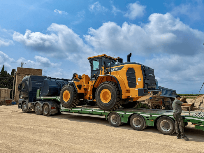 Entrega de una Hyundai HL970A en Tarragona