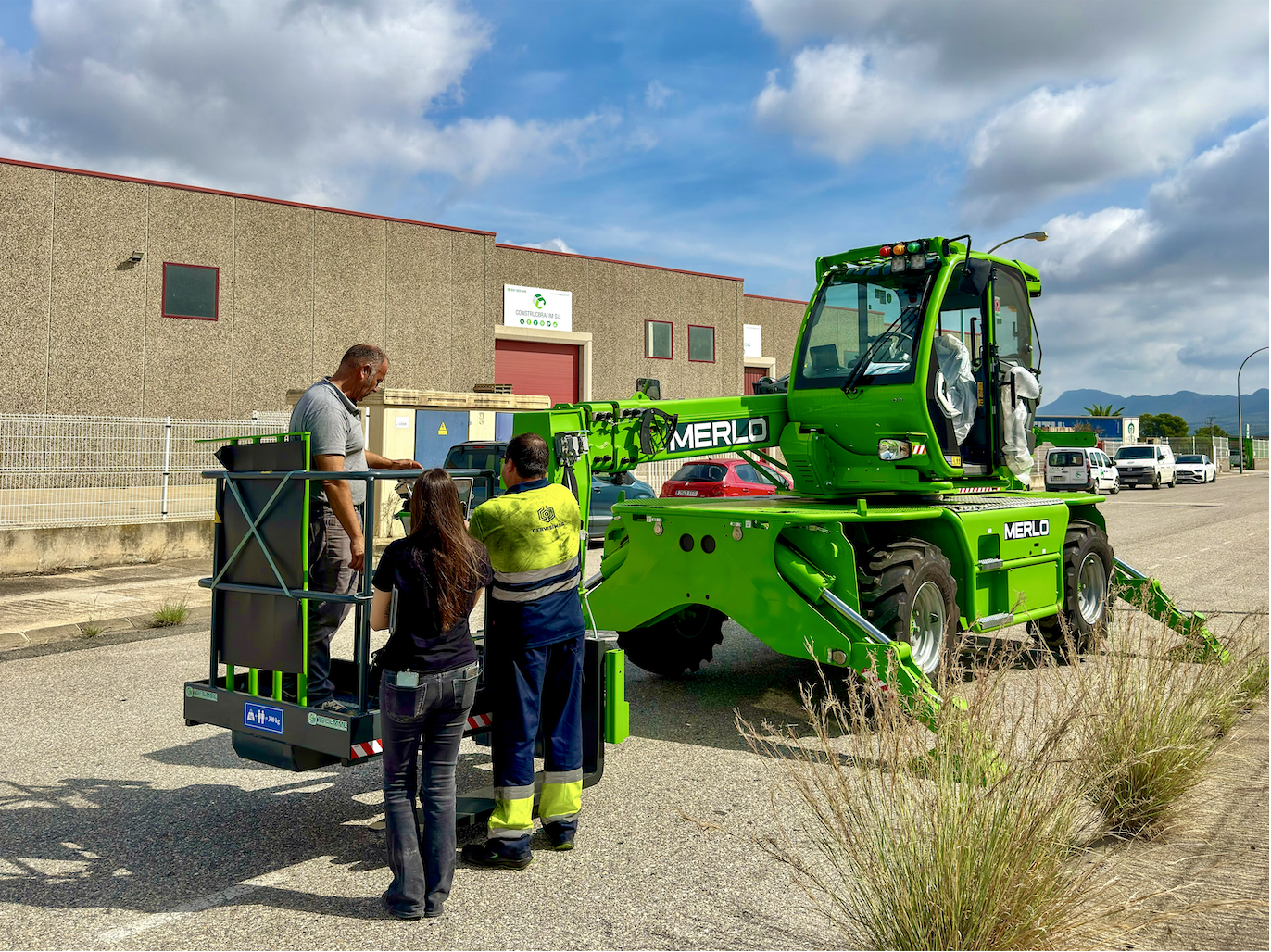 Entrega en Valls: Merlo Roto 40.16, la giratoria pionera que siguen eligiendo los constructores