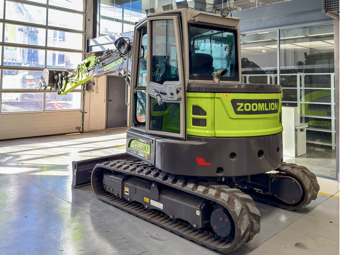 Zoomlion ZE55GU: miniexcavadora de radio de giro cero con cabina premium