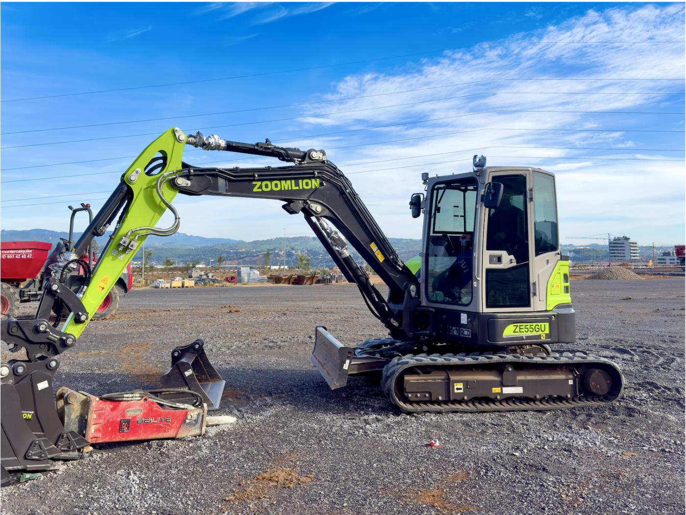 Entrega en Martorell (Barcelona): Zoomlion ZE55GU de giro cero, lista para trabajar
