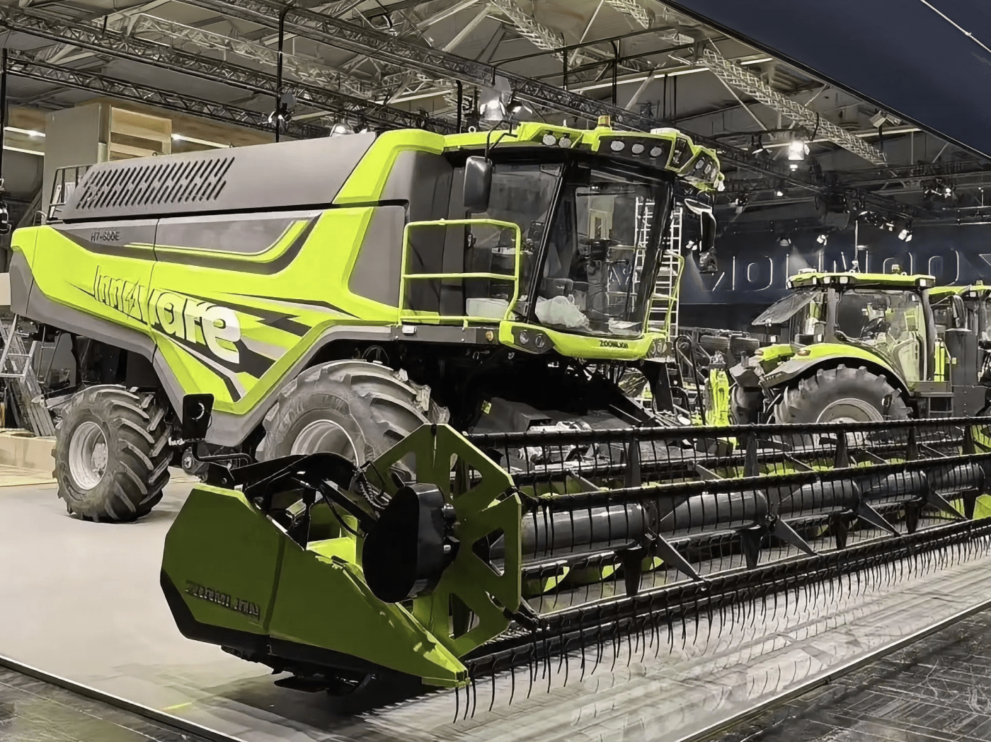 600 CV, 12 motores eléctricos y sin correas: la Zoomlion H7-600E, la única cosechadora híbrida del mundo