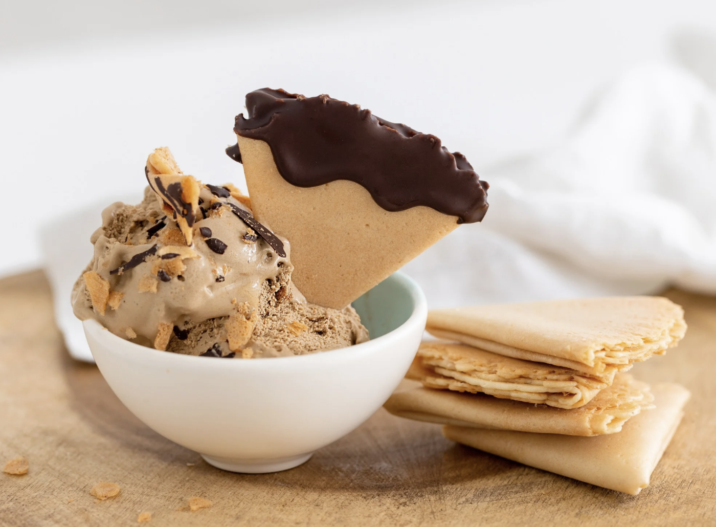 Gelat amb ventall de xocolata i ventalls
