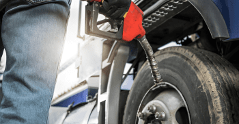 Fenadismer denuncia el abuso de las petroleras ante la subida del gasóleo por el conflicto en Irán