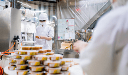 Plásticos técnicos en la industria alimentaria: normativas, seguridad y trazabilidad