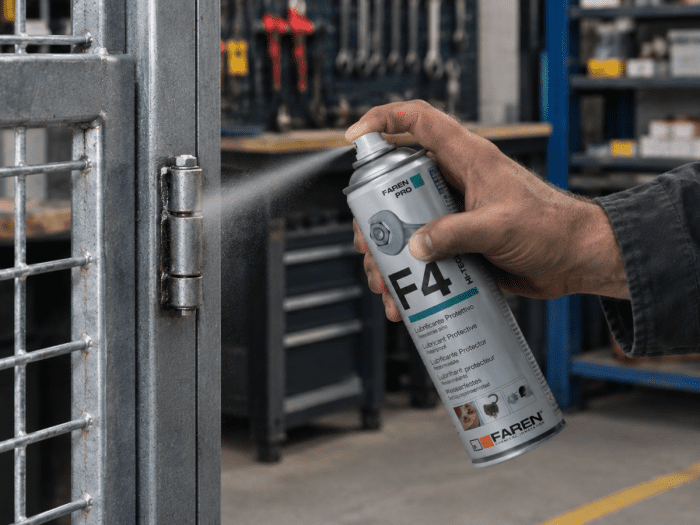 Cómo lubricar una puerta corredera y sus herrajes: qué engrasar, con qué y qué no tocar