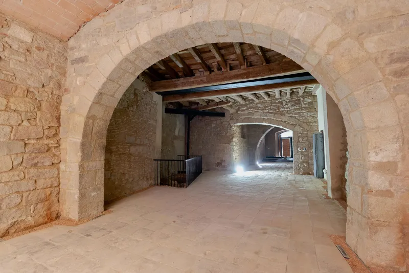 Habitatge entre mitgeres al C/Basses de Sant Pere de Barcelona