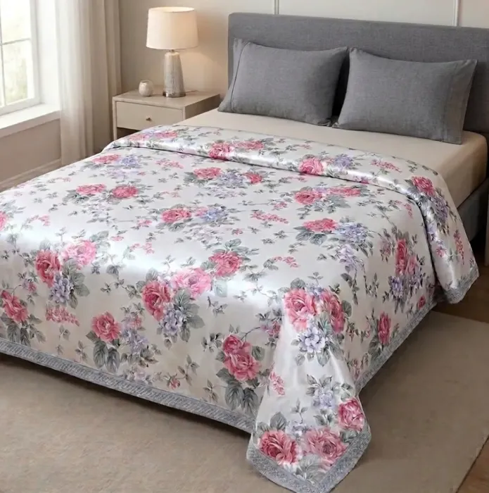 Colcha raso flores grises y rosas cama 90