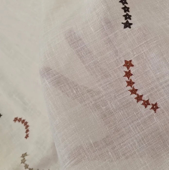 Tela visillo lino estrellitas marrones - 4