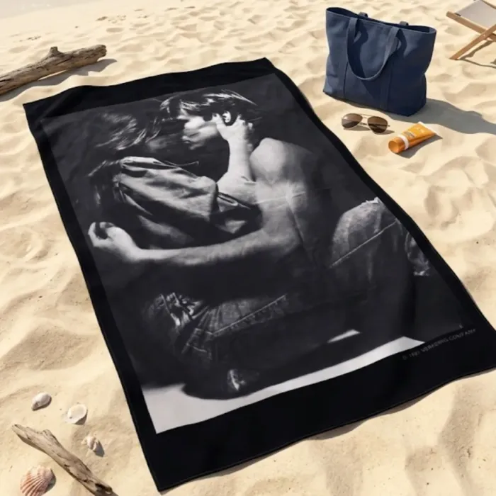 Toalla de playa negra in love 105 x 180
