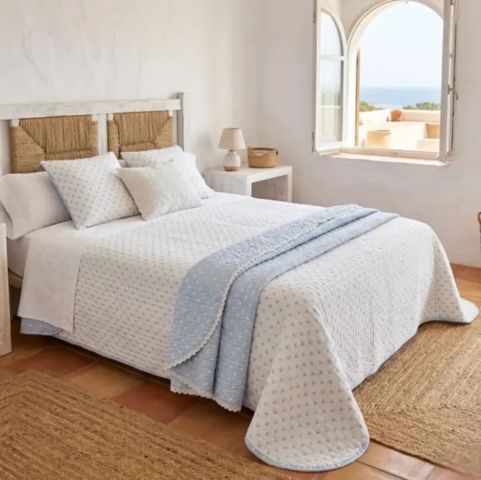 Colcha boutie estrellitas celeste y blanco. Cama 135 - 1