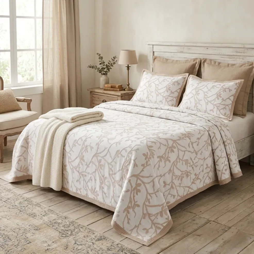 Colchas reversibles hojas beige. Cama 150
