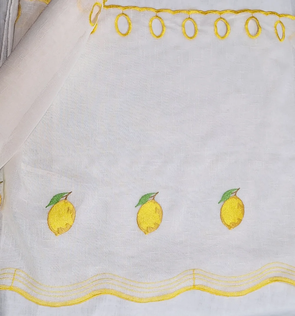 Tela beige limones bordados alto 50 cm