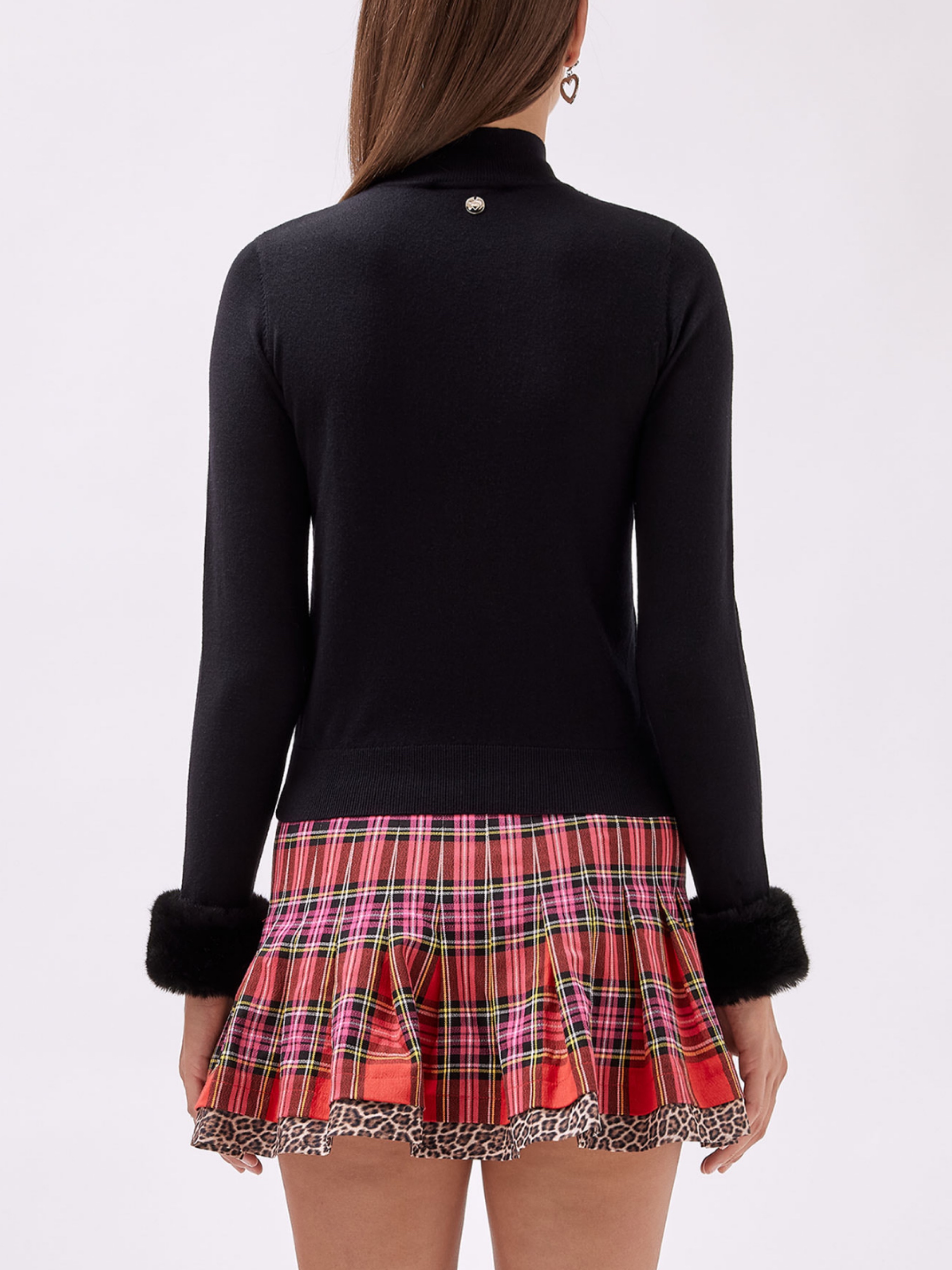 BLUGIRL jersey negro cuello monge con pelo en las mangas - 3