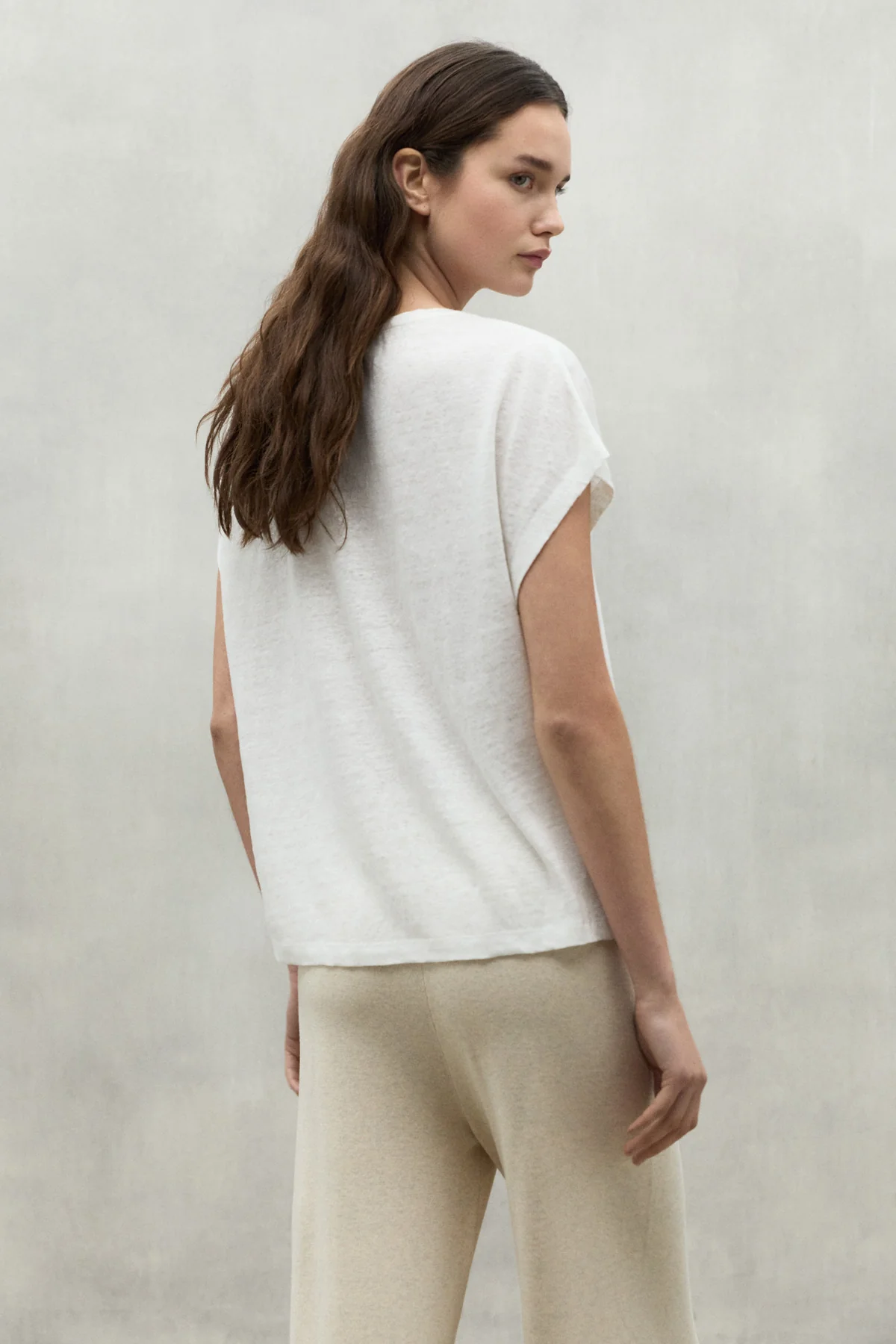 ECOALF camiseta en lino manga corta color blanco y escote pico - 2