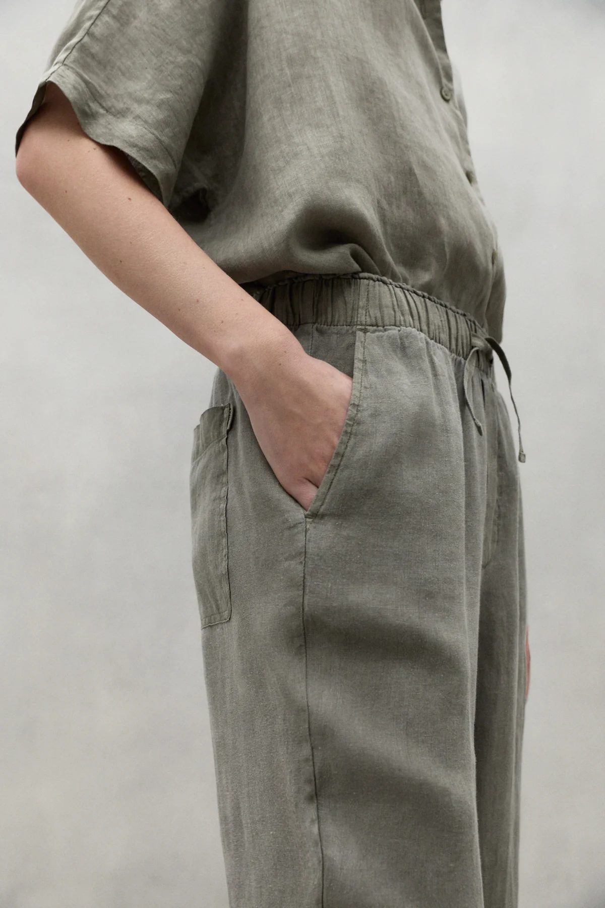 ECOALF pantalón en lino color caqui - 2