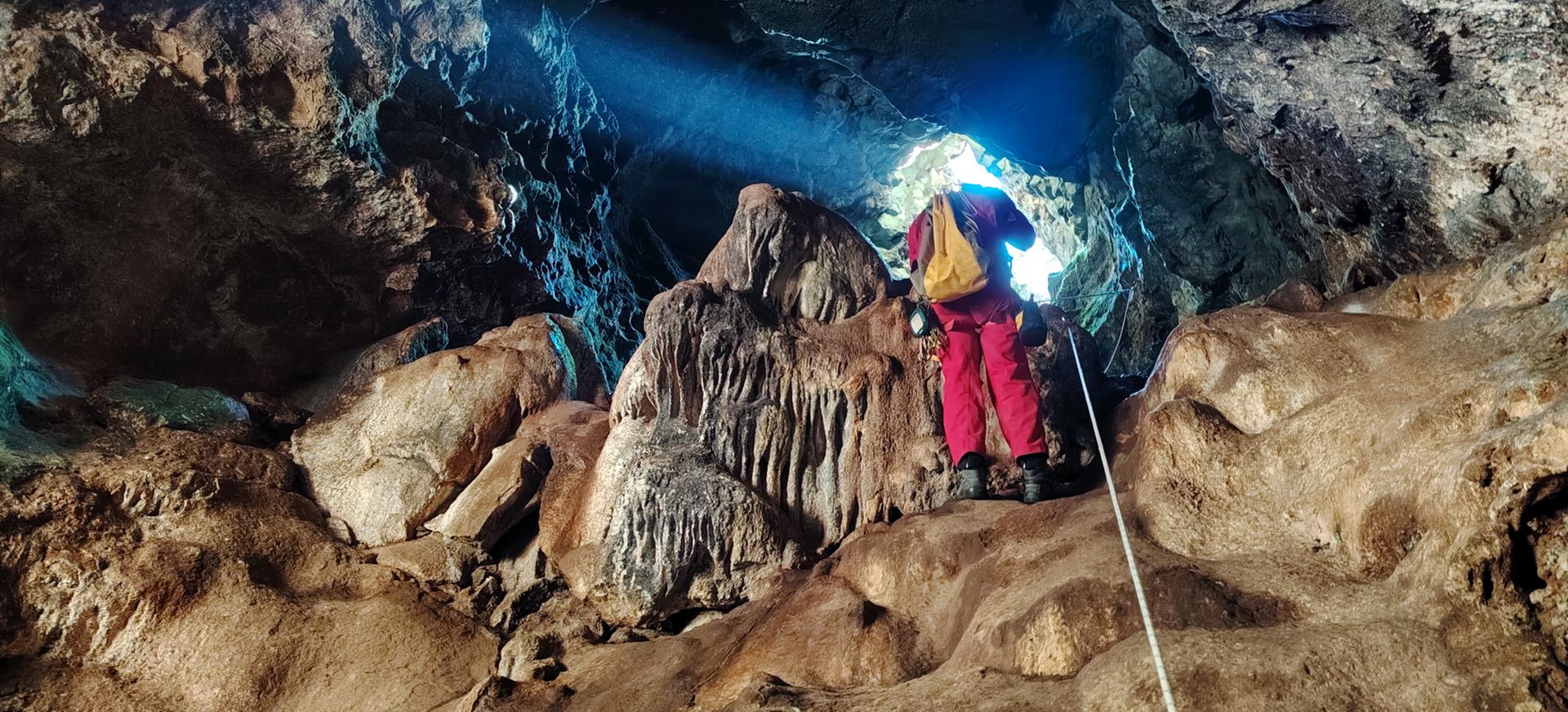 ESPELEOLOGIA a l’Acampada: CIGALERA DETH BACIVÈR (Avenc de Baciver)
