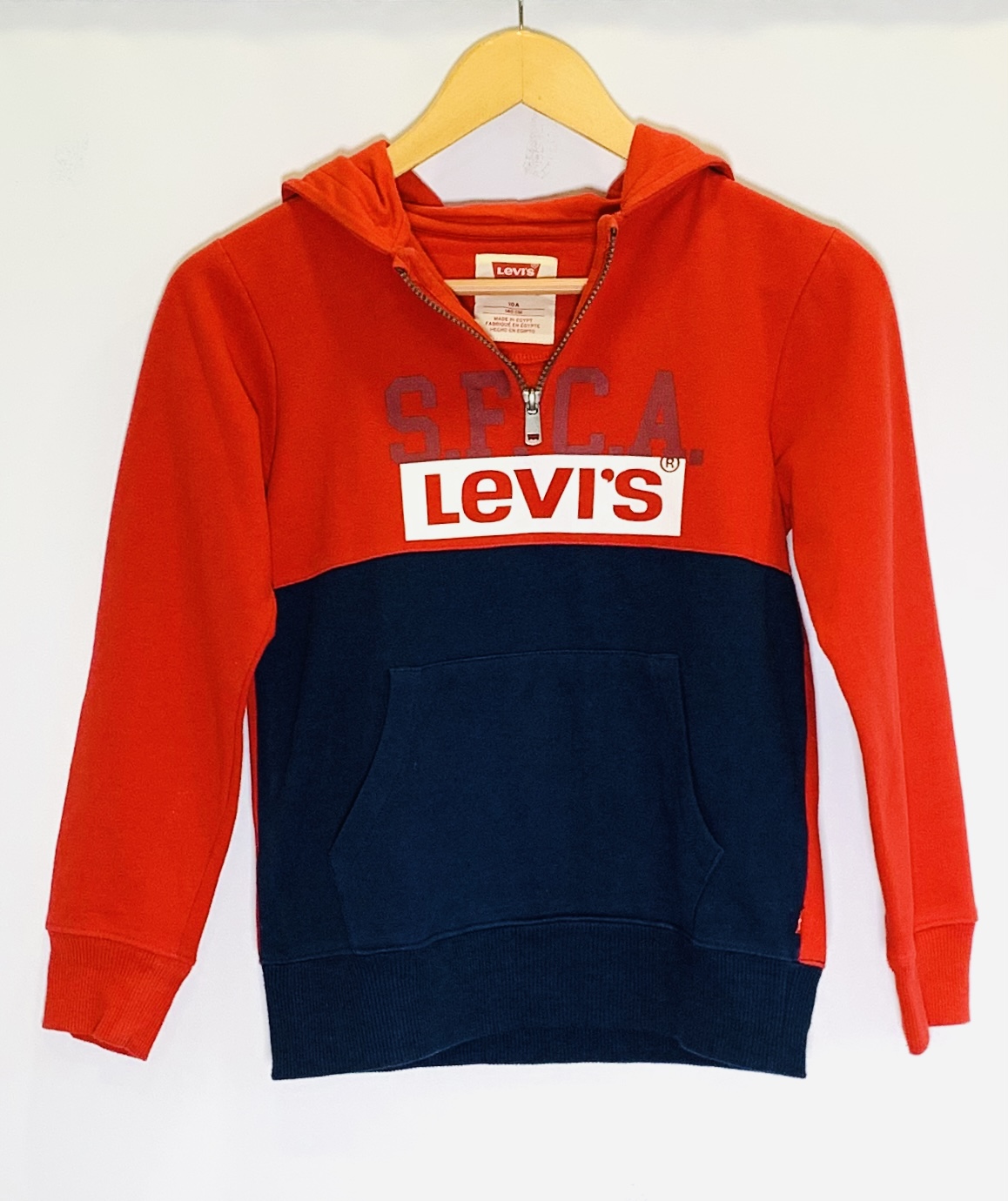 Sudadera Levi's, roja y azul