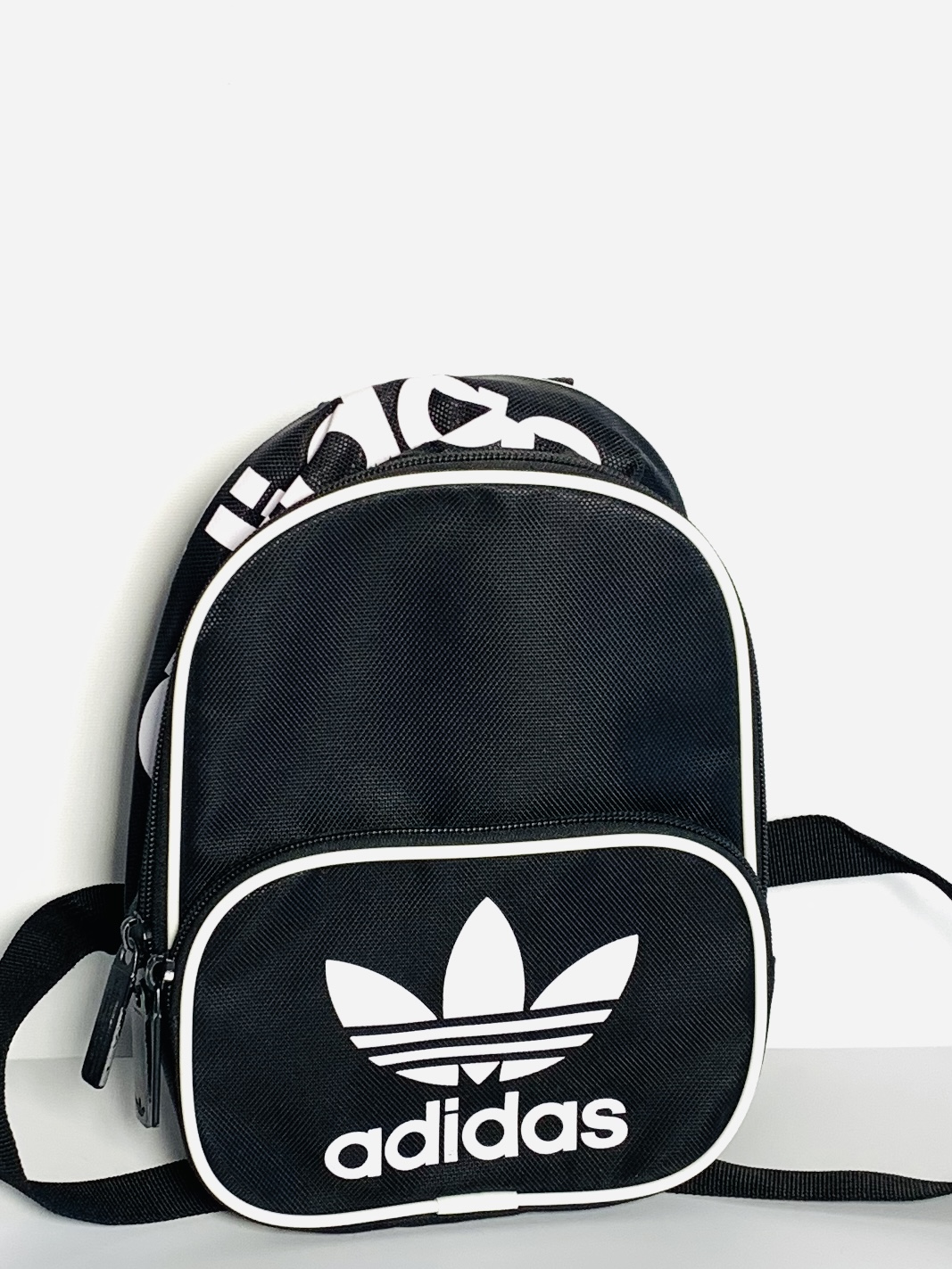 Motxilla 	Adidas petita negra