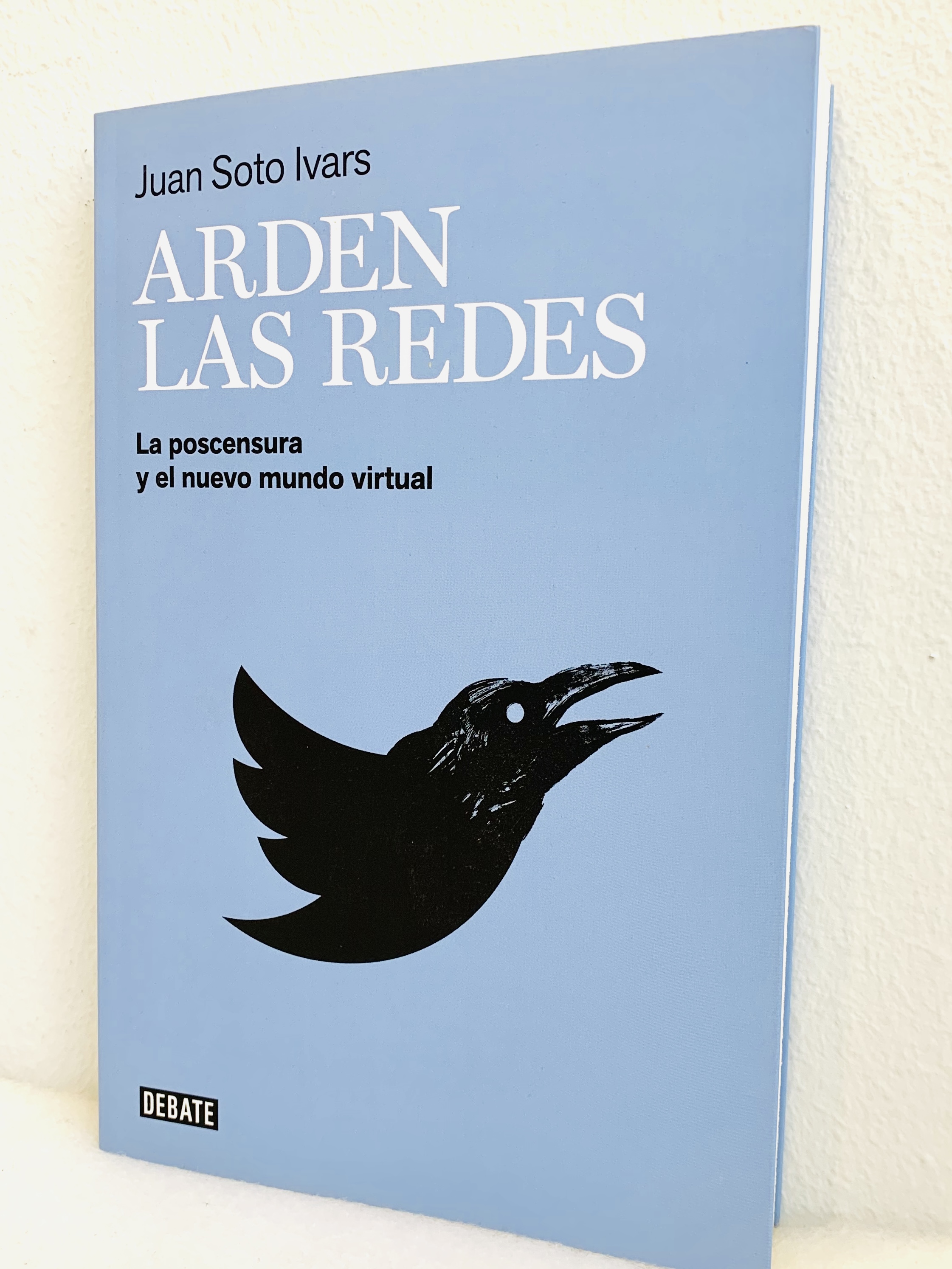 Arden las redes