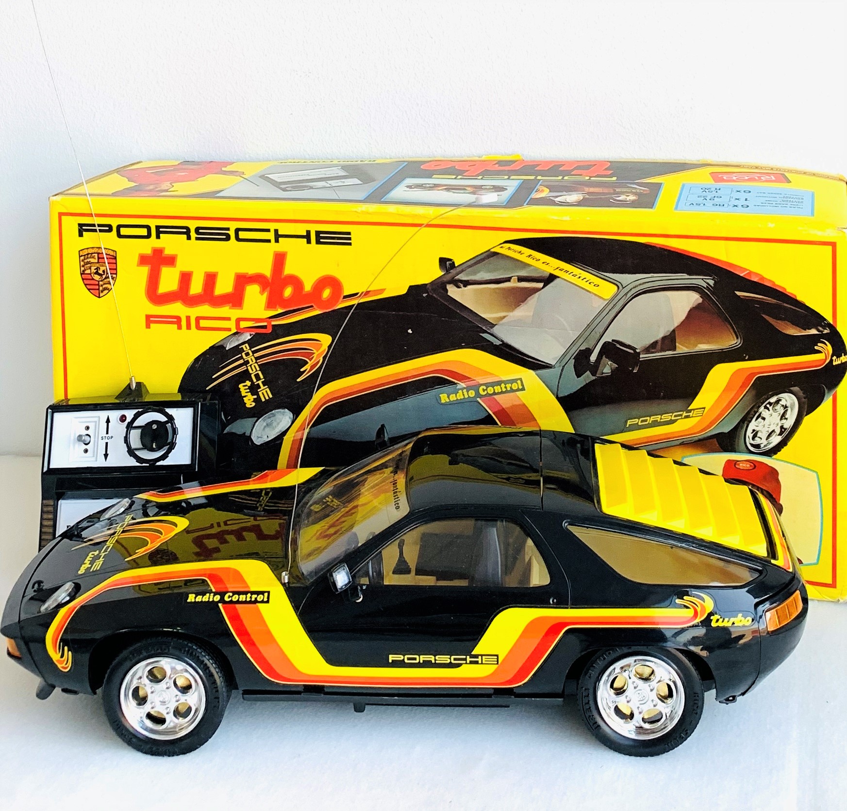 Coche antiguo Rico