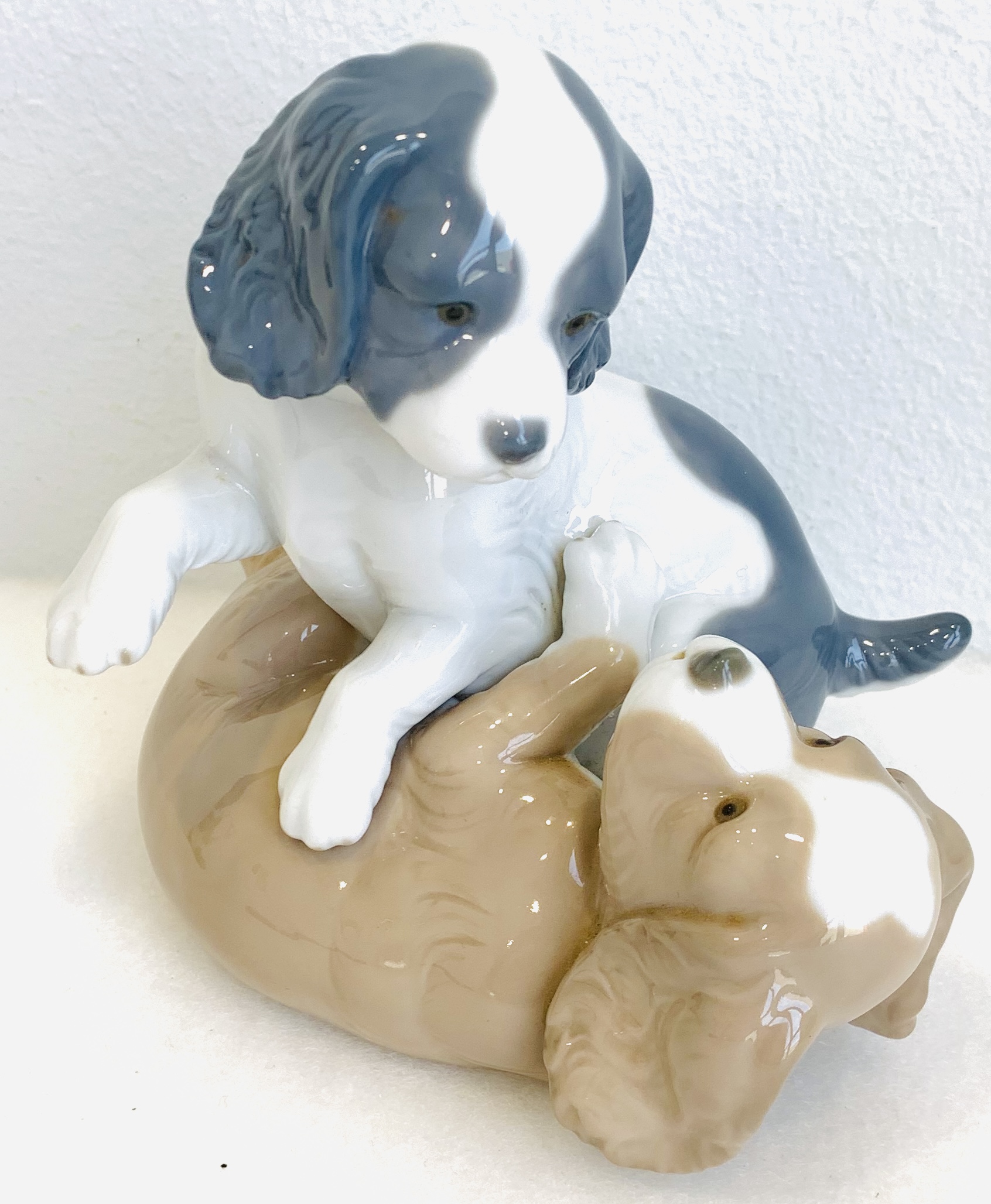 Figura Nao vintage, perritos jugando