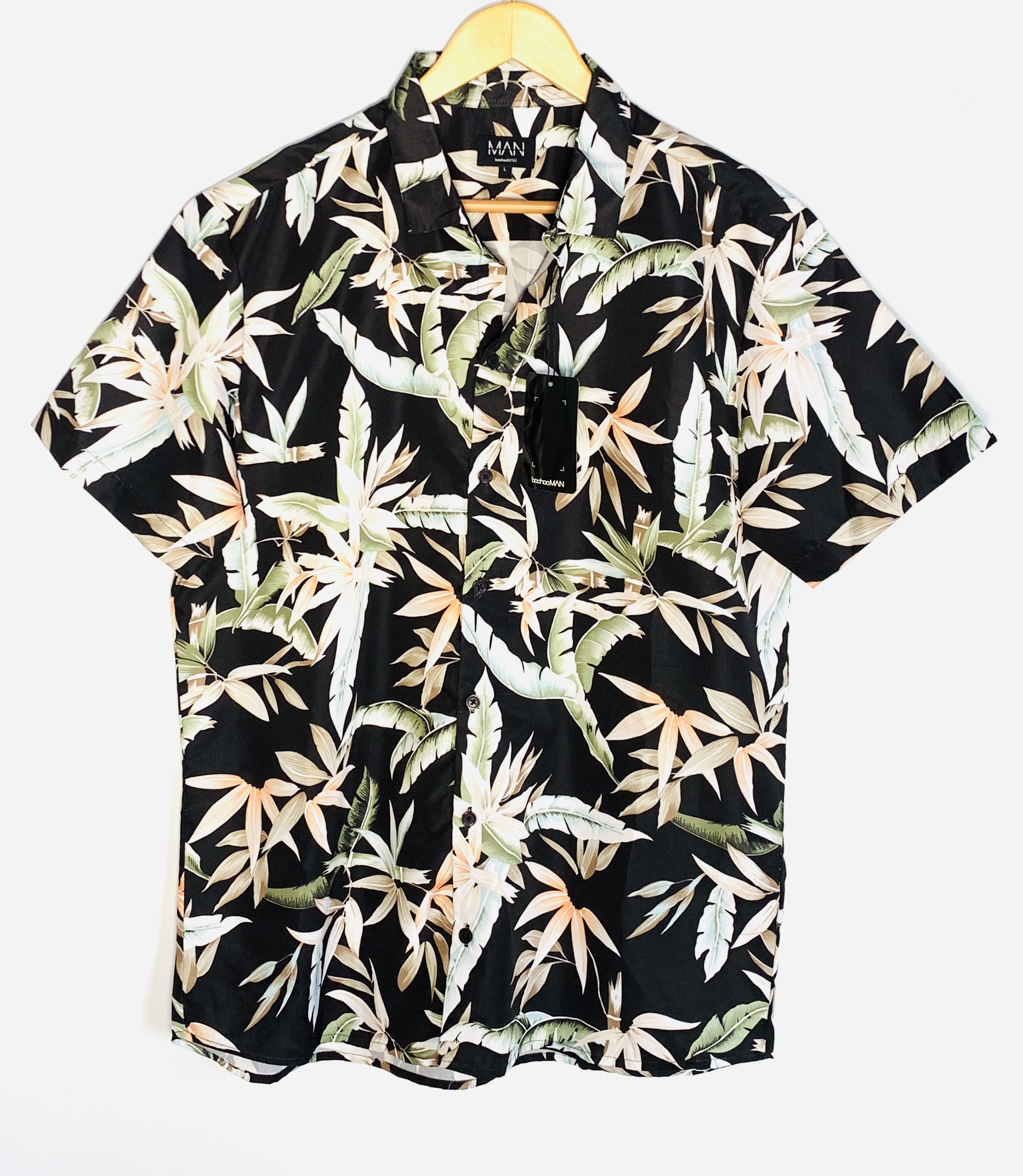 Camisa boohooMAN, negra con estampado