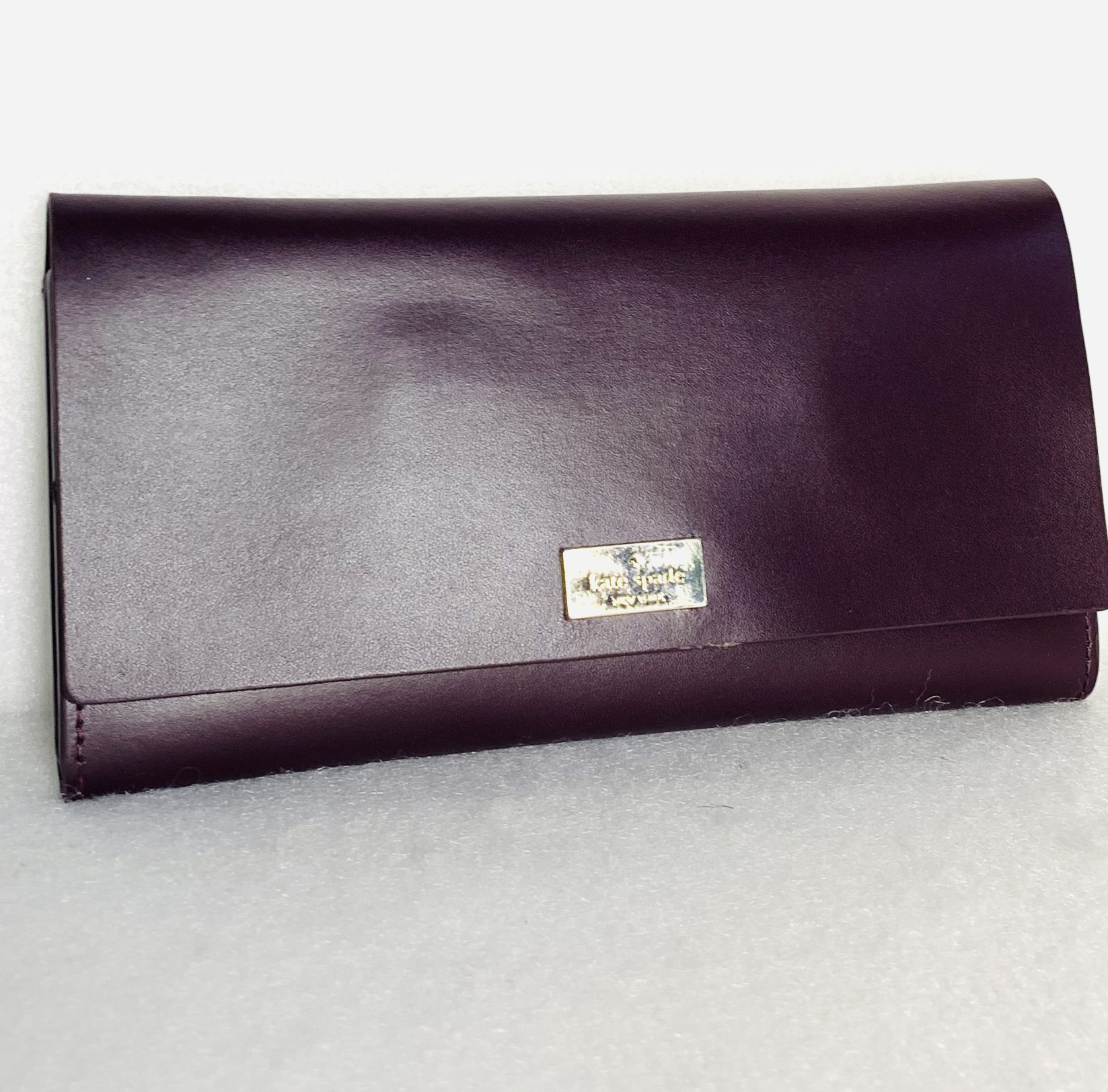 Monedero kate spade grande en morado