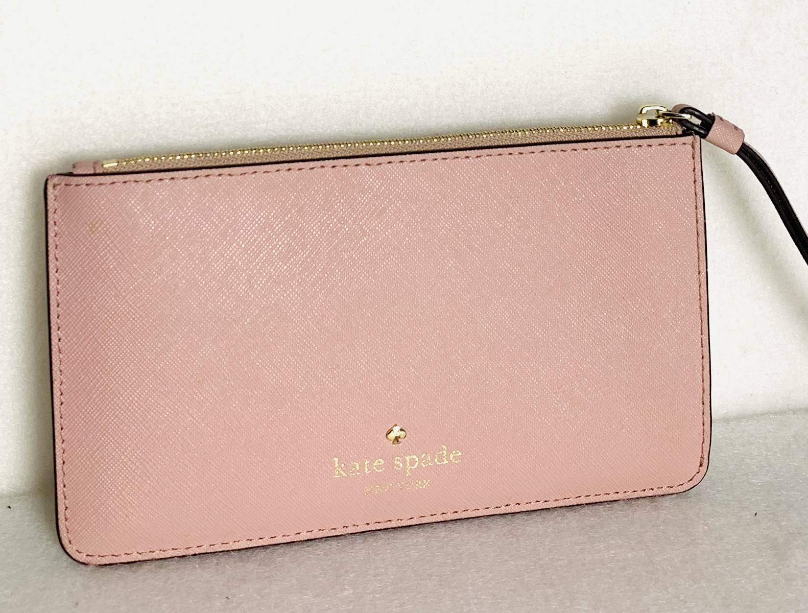 Monedero kate spade de piel en color rosa