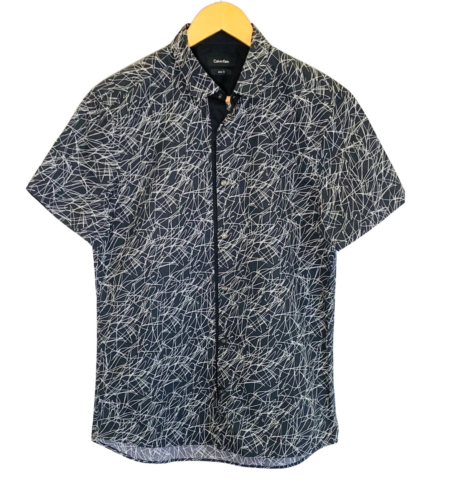 Camisa Calvin Klein, negra estampada