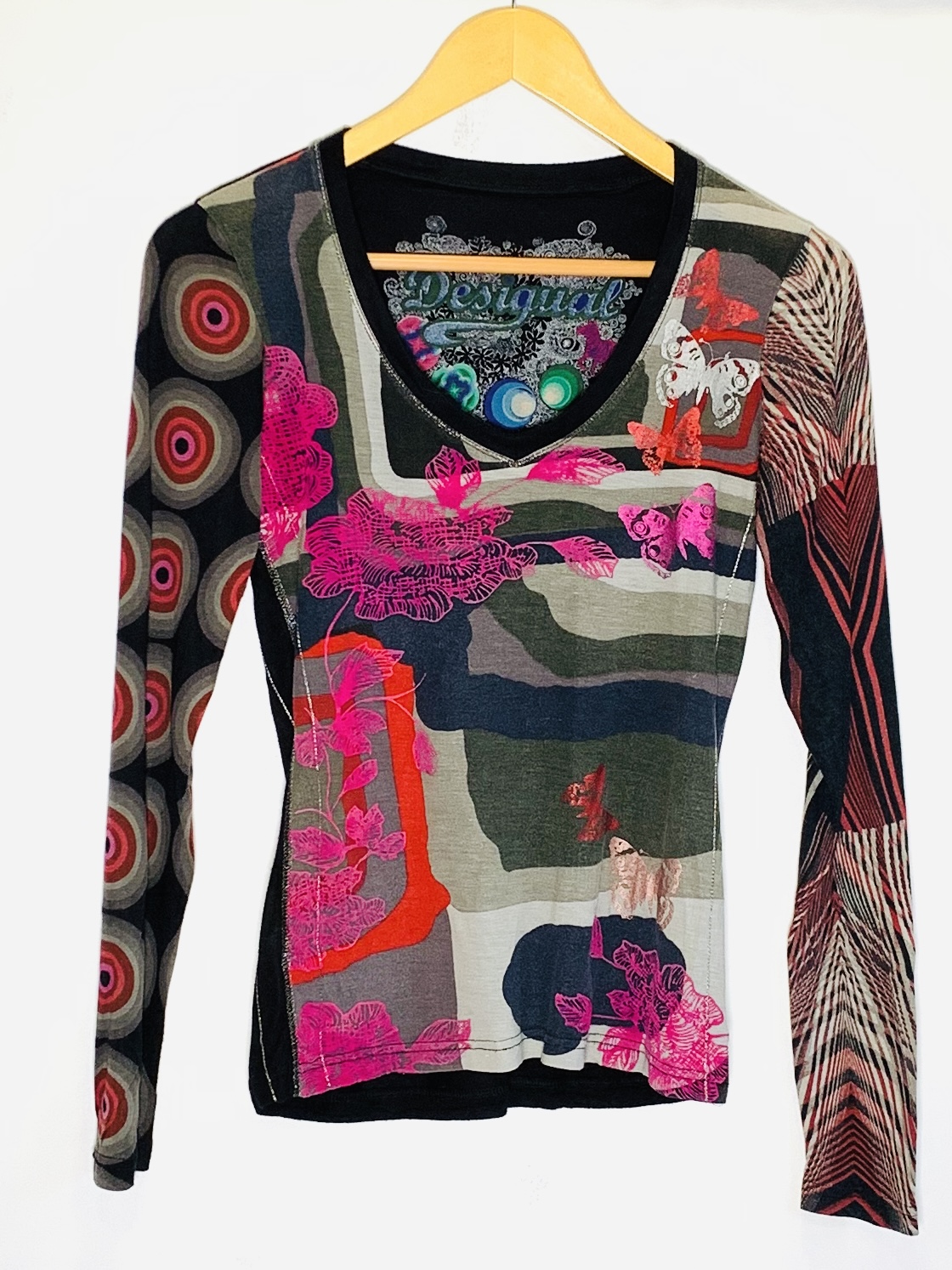 Camiseta Desigual, negra estampada