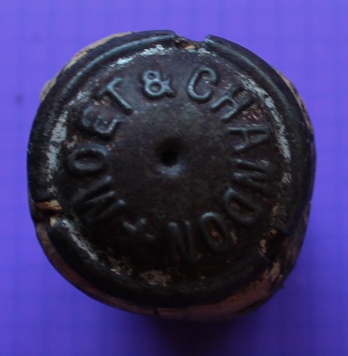 MOET & CANDON X. 06489 (CON TAPON Y CAJITA DE METACRILATO PARA SU EXPOSICION)