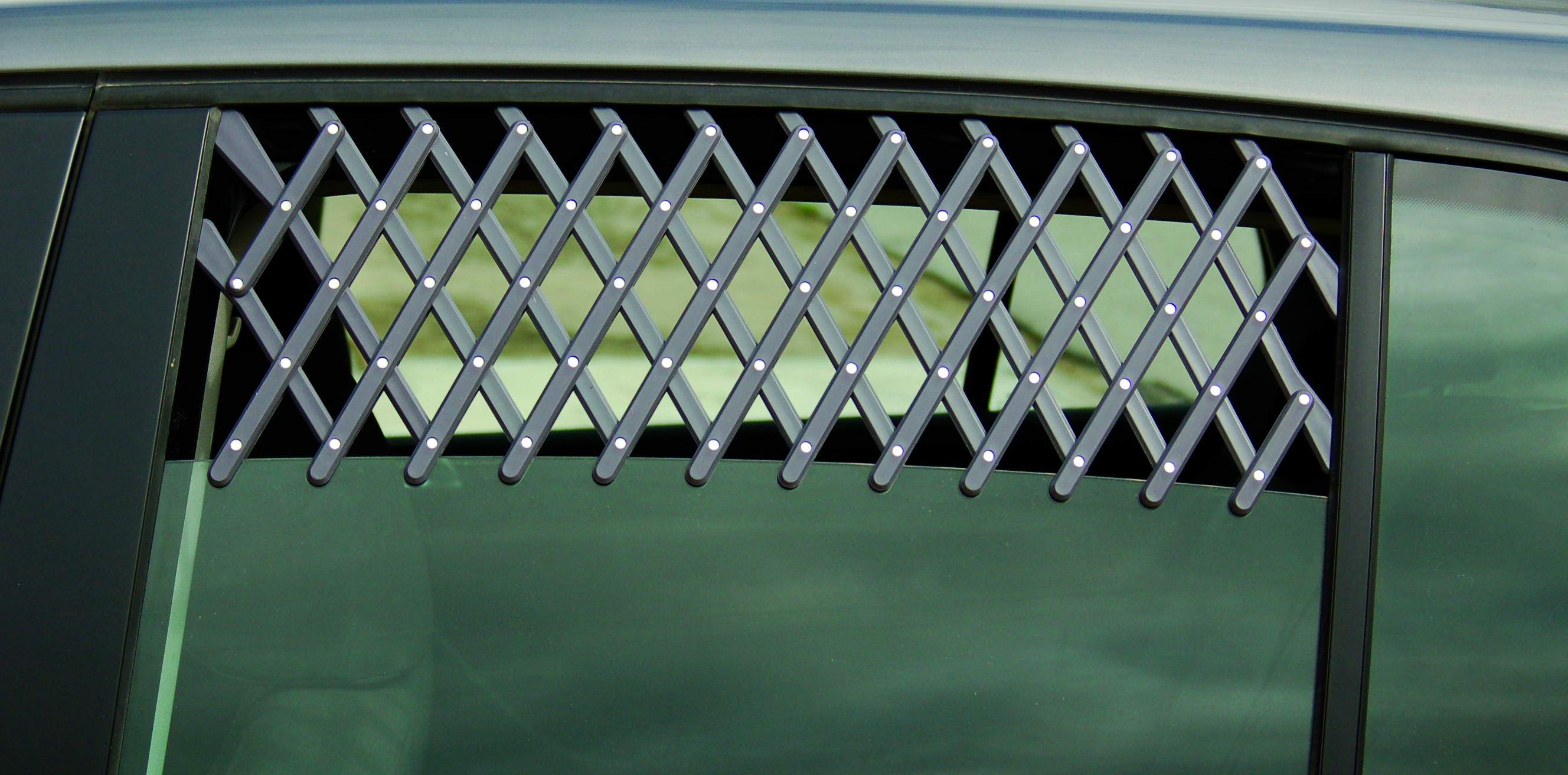 REJILLA AJUSTABLE VENTANA COCHE - 1