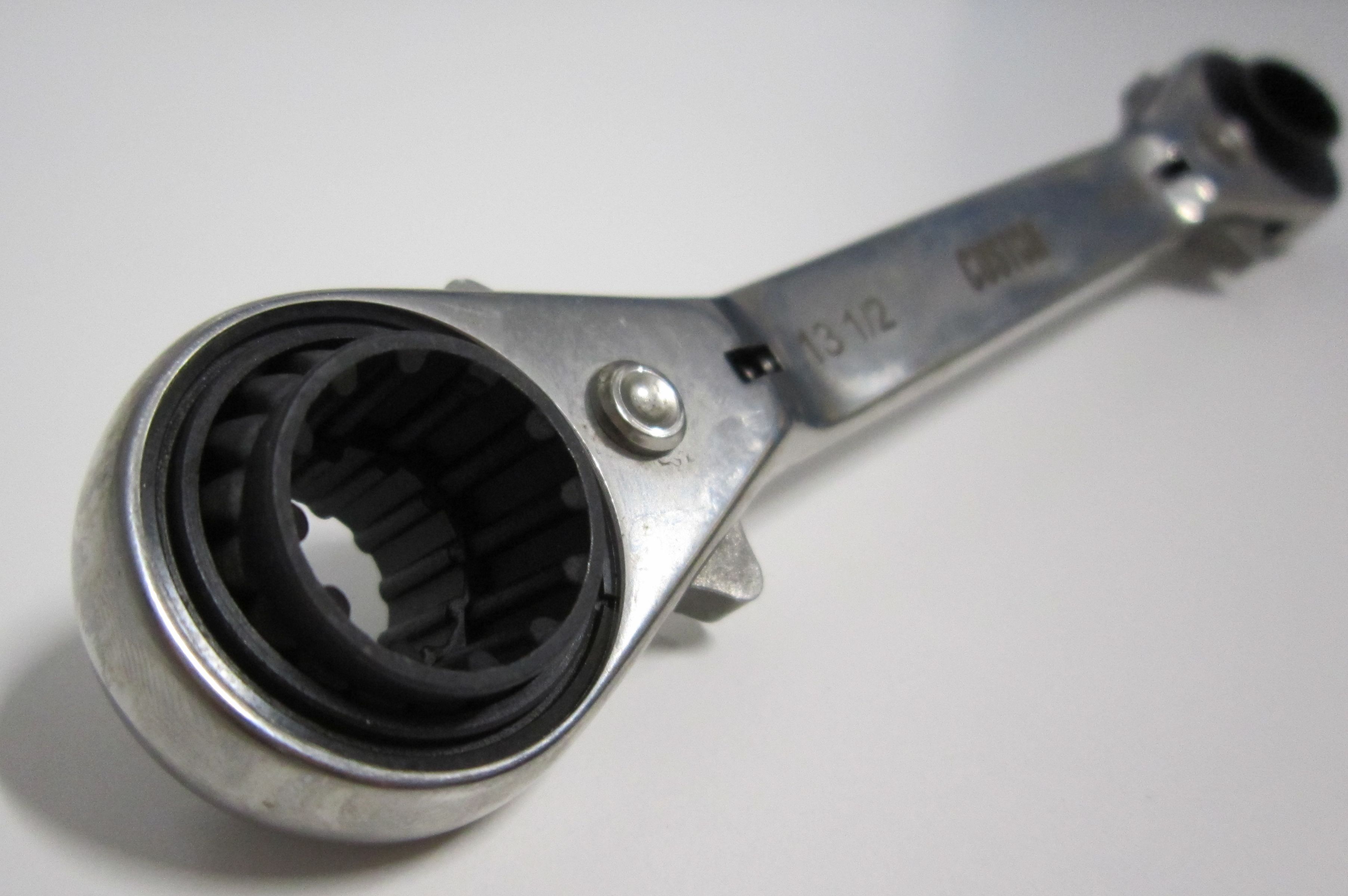 LLAVE ESTRELLA PLANA CARRACA 24 EN 1