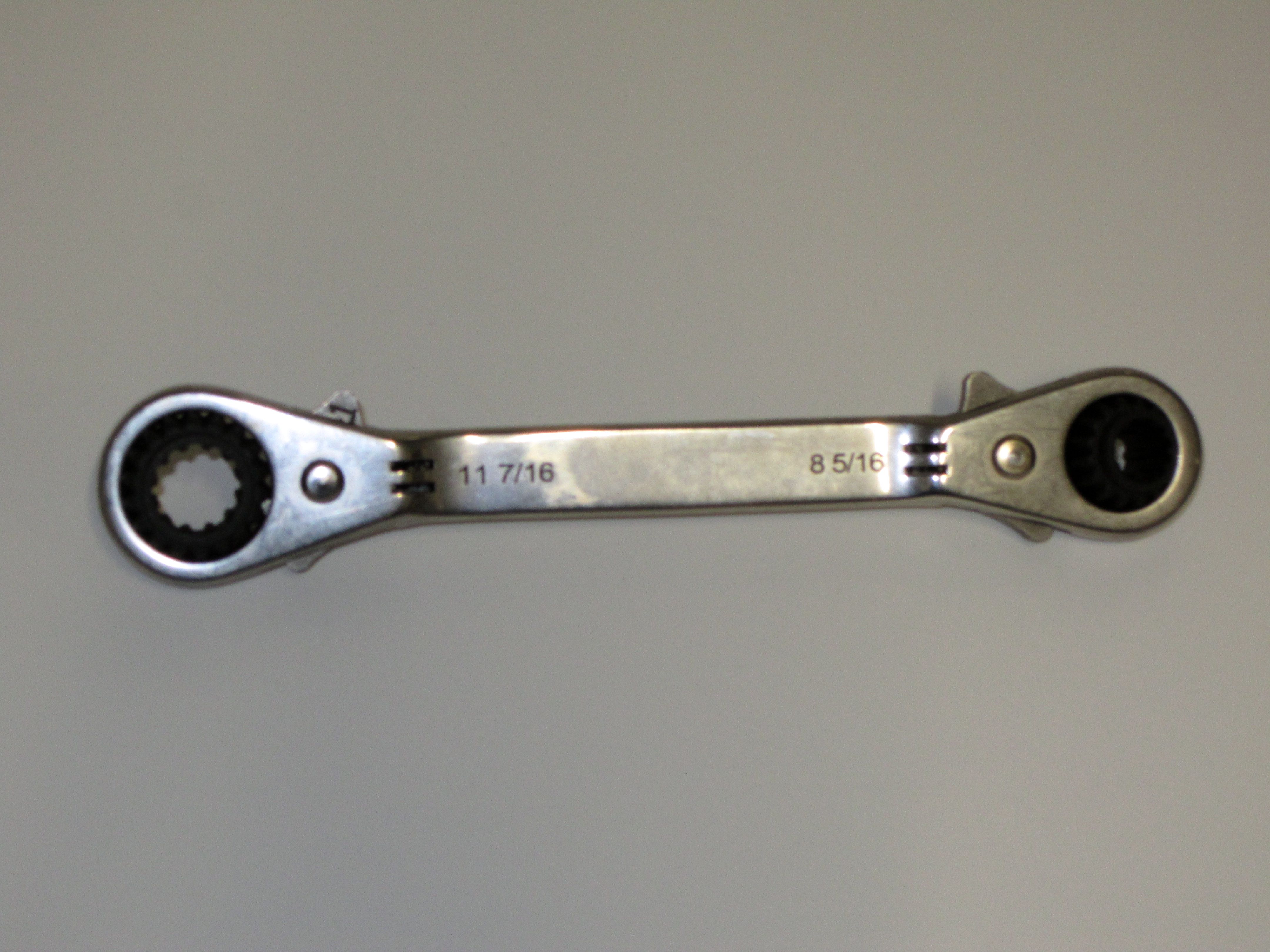 LLAVE ESTRELLA PLANA CARRACA 24 EN 1 - 1